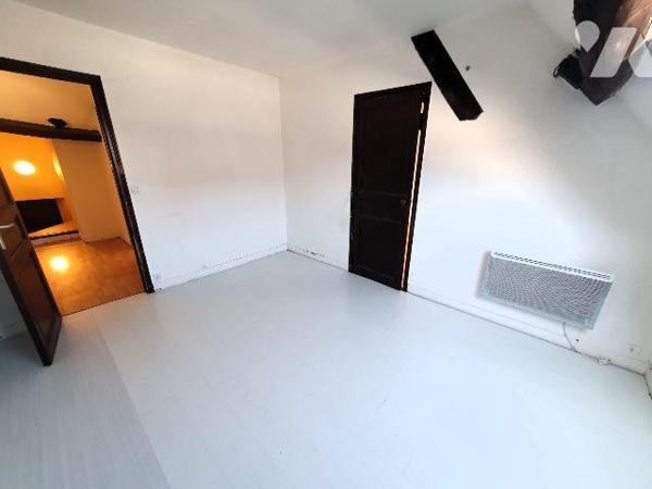 Immeuble à Vendre à Nemours (77140) en Seine-et-Marne (77)

Cet immeuble comprend un local co...