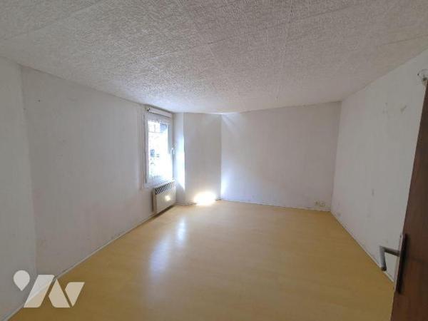 Immeuble à Vendre à Nemours (77140) en Seine-et-Marne (77)

Cet immeuble comprend un local co...