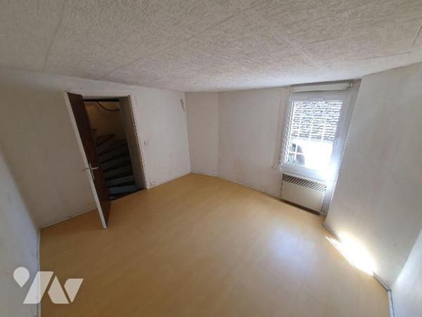 Immeuble à Vendre à Nemours (77140) en Seine-et-Marne (77)

Cet immeuble comprend un local co...