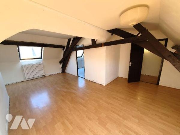 Immeuble à Vendre à Nemours (77140) en Seine-et-Marne (77)

Cet immeuble comprend un local co...