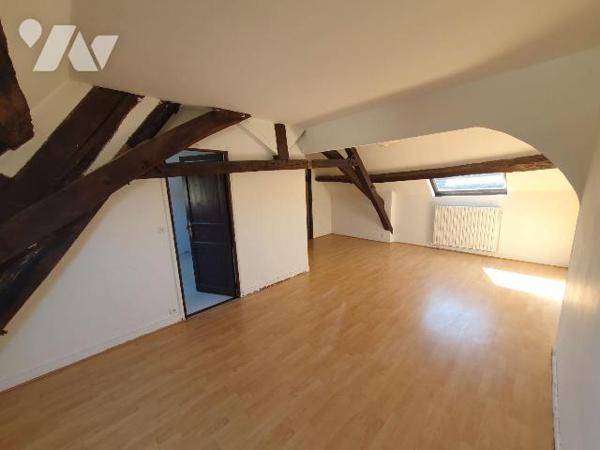 Immeuble à Vendre à Nemours (77140) en Seine-et-Marne (77)

Cet immeuble comprend un local co...