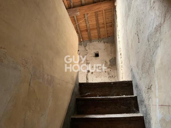 Maison de ville à restaurer : 51.33 m2 + Grenier 54 m2 + garage 53 m2