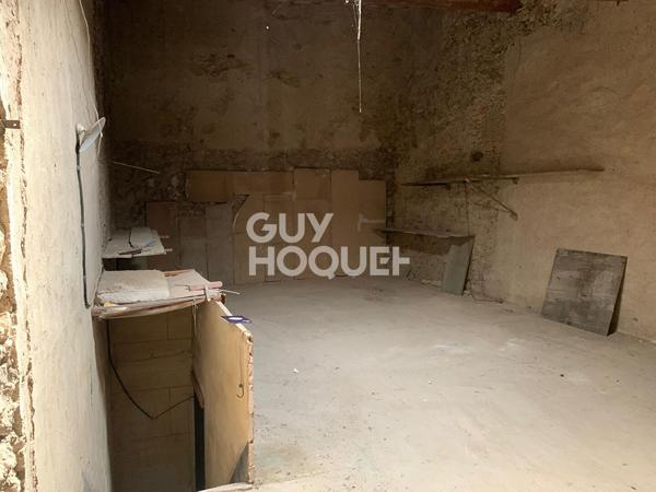 Maison de ville à restaurer : 51.33 m2 + Grenier 54 m2 + garage 53 m2
