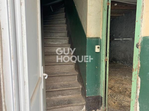 Maison de ville à restaurer : 51.33 m2 + Grenier 54 m2 + garage 53 m2