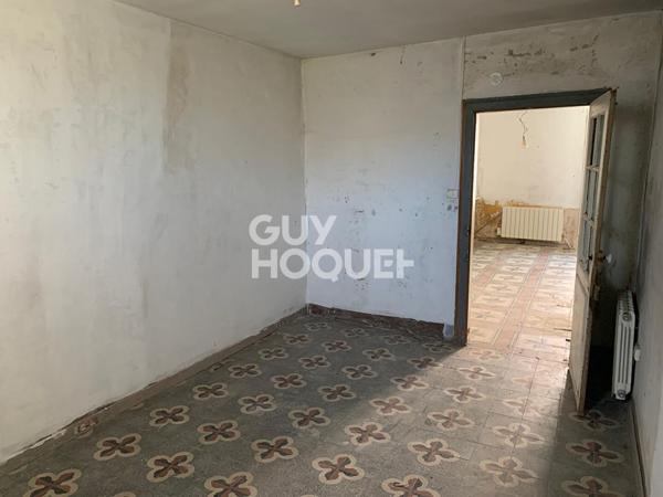 Maison de ville à restaurer : 51.33 m2 + Grenier 54 m2 + garage 53 m2