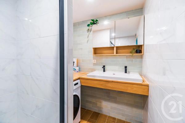 Appartement F4 à vendre  4 pièces - 65,20 m 2   GUINGAMP  - 22