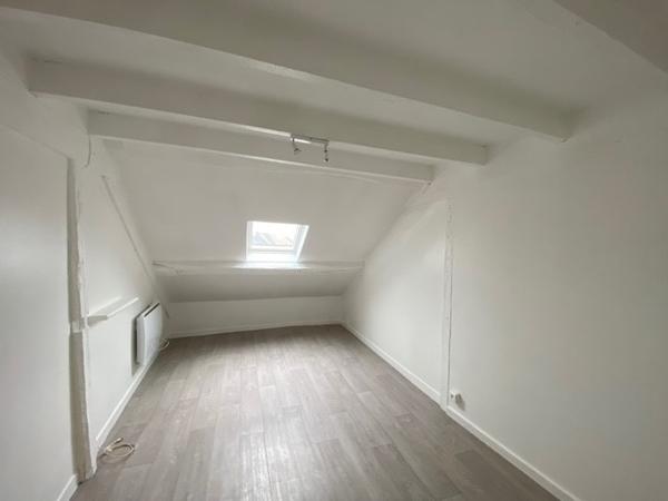 Faremoutiers (77515) Appartement sous combles de 94 m² utiles – Centre-ville de Faremoutiers