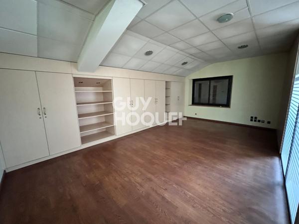 Bureaux Montdragon 165.89 m2