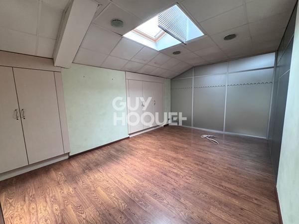 Bureaux Montdragon 165.89 m2