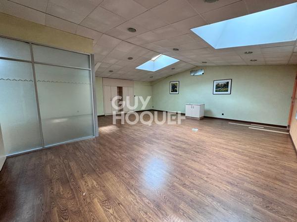 Bureaux Montdragon 165.89 m2