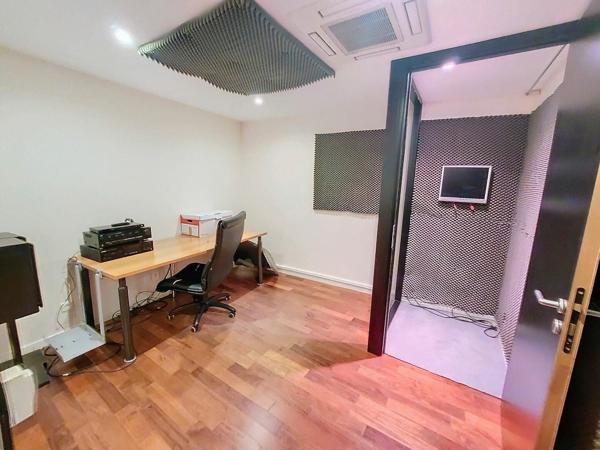 Appartement à vendre    4 pièces • 129 m2 Paris 11