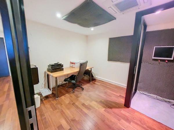 Appartement à vendre    4 pièces • 129 m2 Paris 11