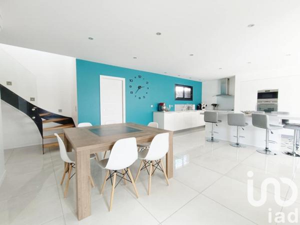 Maison d’architecte 5 pièces de 165 m² à Magalas (34480)