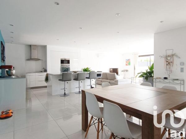 Maison d’architecte 5 pièces de 165 m² à Magalas (34480)