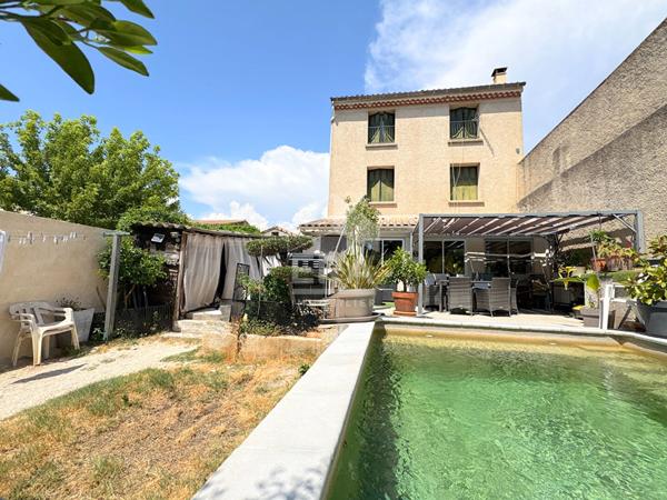 A VENDRE 84530 VILLELAURE MAISON DE VILLAGE TYPE 4 PIECES D'ENVIRON 93M² AVEC JARDIN ET PISCINE