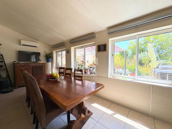 A VENDRE 84530 VILLELAURE MAISON DE VILLAGE TYPE 4 PIECES D'ENVIRON 93M² AVEC JARDIN ET PISCINE