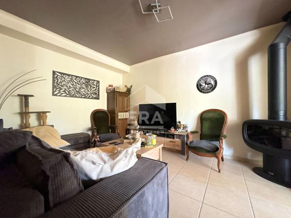 A VENDRE 84530 VILLELAURE MAISON DE VILLAGE TYPE 4 PIECES D'ENVIRON 93M² AVEC JARDIN ET PISCINE