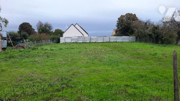 Beau terrain dans hameau proche Illiers-Combray secteur calme et accès rapide à Chartres.