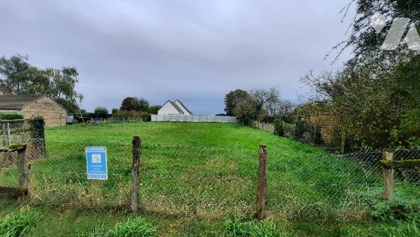 Beau terrain dans hameau proche Illiers-Combray secteur calme et accès rapide à Chartres.