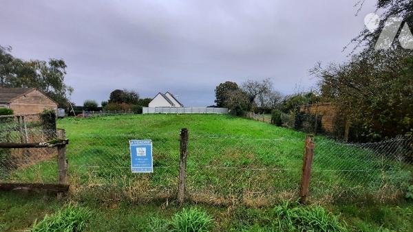 Beau terrain dans hameau proche Illiers-Combray secteur calme et accès rapide à Chartres.