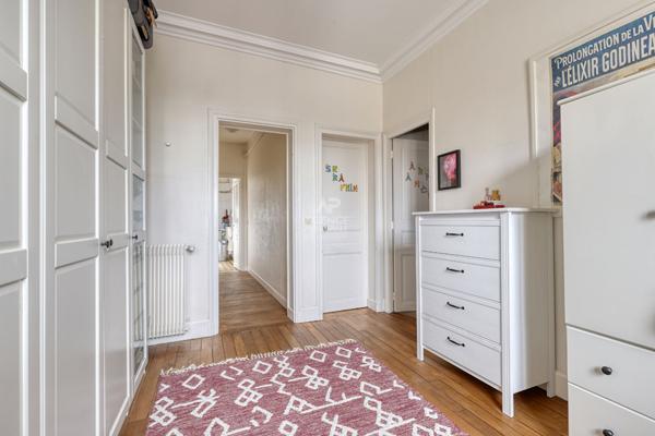 Maison Nanterre 8 pièce(s) 140 m2 €795 000 ** - Référence 15197