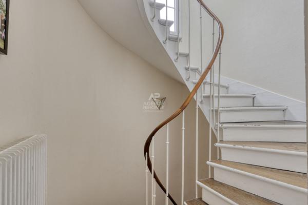 Maison Nanterre 8 pièce(s) 140 m2 €795 000 ** - Référence 15197