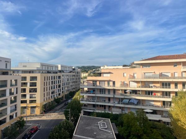 Appartement à vendre deernier étage 3 pièces AIX EN PROVENCE (13) dans une résidence en centre ville