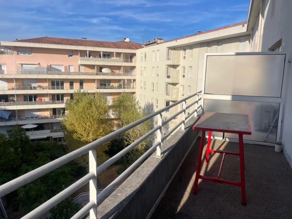 Appartement à vendre deernier étage 3 pièces AIX EN PROVENCE (13) dans une résidence en centre ville