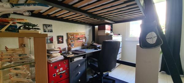 Maison Clisson 5 P . 3 Chs . Bureau . 81.29 M² . T 377 M² . Terrasse . Garage