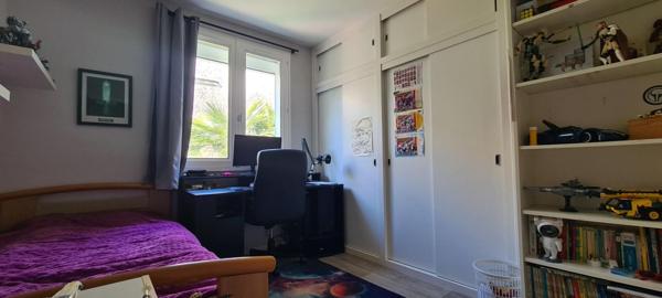 Maison Clisson 5 P . 3 Chs . Bureau . 81.29 M² . T 377 M² . Terrasse . Garage