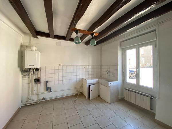 A louer commune NIHERNE maison type 2 avec cour