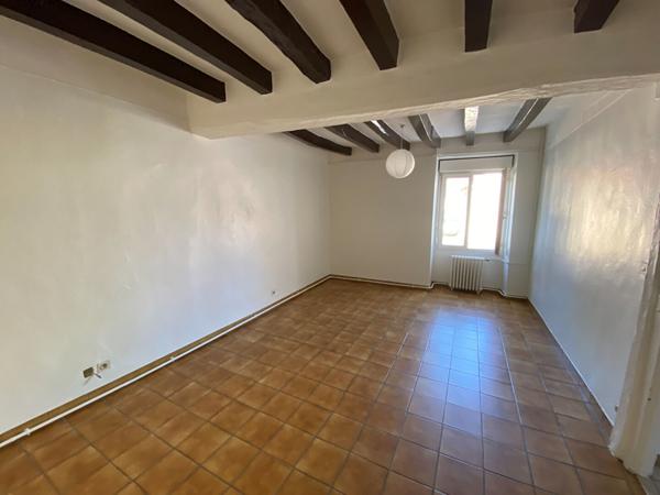 A louer commune NIHERNE maison type 2 avec cour