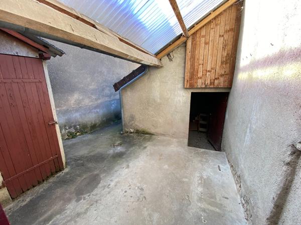 A louer commune NIHERNE maison type 2 avec cour