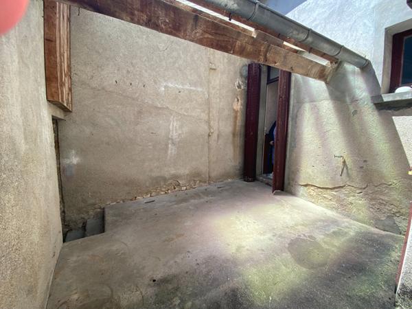 A louer commune NIHERNE maison type 2 avec cour