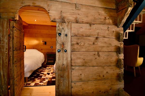 Dpt Haute Savoie (74), à vendre THOLLON-LES-MEMISES MAISON-GÎTE COEUR DE STATION