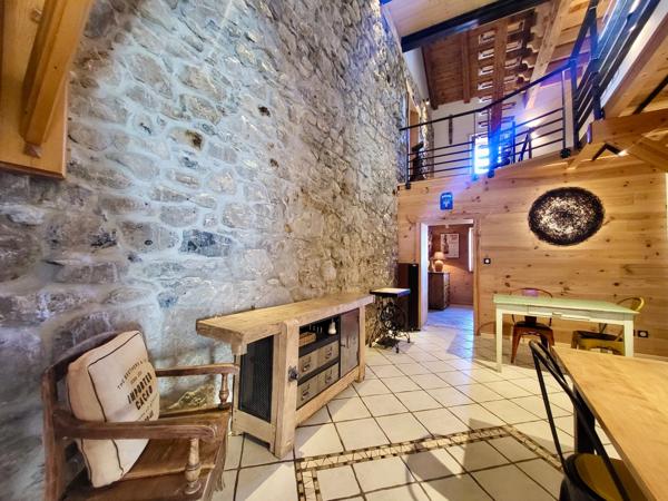 Dpt Haute Savoie (74), à vendre THOLLON-LES-MEMISES MAISON-GÎTE COEUR DE STATION