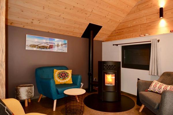 Dpt Haute Savoie (74), à vendre THOLLON-LES-MEMISES MAISON-GÎTE COEUR DE STATION