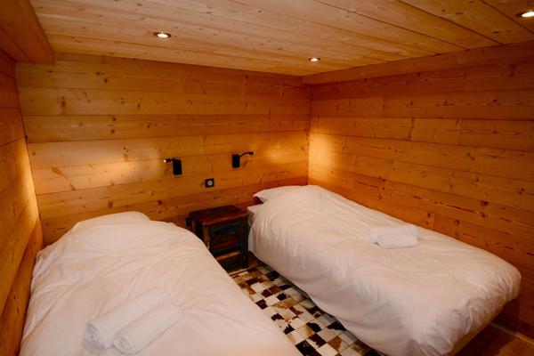 Dpt Haute Savoie (74), à vendre THOLLON-LES-MEMISES MAISON-GÎTE COEUR DE STATION