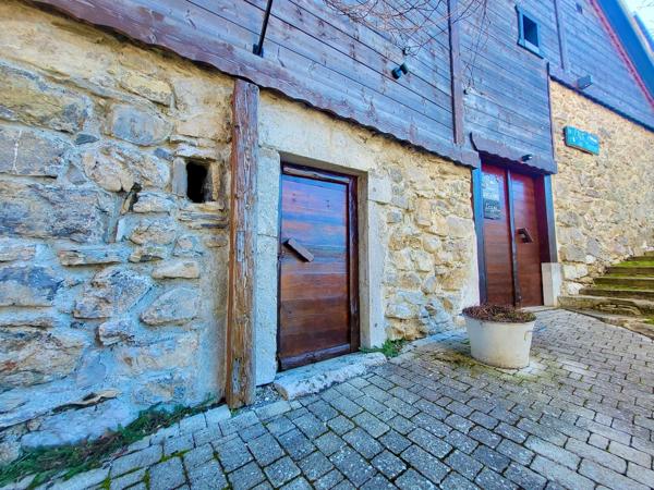 Dpt Haute Savoie (74), à vendre THOLLON-LES-MEMISES MAISON-GÎTE COEUR DE STATION