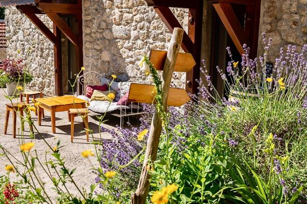 Dpt Haute Savoie (74), à vendre THOLLON-LES-MEMISES MAISON-GÎTE COEUR DE STATION