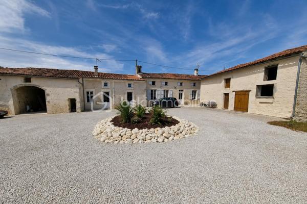 Maison charentaise rénovée avec gîte et nombreuses dépendances – 188 m² + gîte de 112 m²

Au calme , sans vis à vis , A seulement 7km de Matha

Découvrez cette superbe maison charentaise entièrement rénovée, offrant 188 m² habitables, où le charme de l'ancien se marie parfaitement avec le confort moderne.

Au rez-de-chaussée, vous trouverez une belle entrée ouvrant sur une spacieuse salle à manger 37 m2 équipée d'un insert à bois, un salon chaleureux de 33m2 , une 
cuisine aménagée de 27 m2 ainsi qu'un WC indépendant.

À l'étage, un vaste palier  dessert 4 chambres 12 m2 , 11m2,  10m2, dont une agréable suite parentale 20m2 avec son dressing de 6 m2 , un bureau de 5,63m2  et une grande salle d'eau avec douche italienne, WC.

Un gîte indépendant de 112 m², dont le gros œuvre a été fait, assainissement a prévoir, offre un excellent potentiel. L'intérieur reste à aménager selon vos envies. Il comprend une cuisine, un salon séjour, une salle de d’eau et 2 chambres à l'étage.
La propriété bénéficie également de nombreuses dépendances :  chais, garage 31 m2 et plusieurs espaces de stockage, offrant de multiples possibilités d'aménagement ou d'exploitation.

Les atouts :

    • Maison charentaise rénovée avec goût
    • Gîte indépendant à terminer
    • Pompe à chaleur installée en 2026
    • Chauffe-eau thermodynamique installé en 2026
    • Insert à bois
    • Double vitrage PVC et volets PVC
    • Assainissement conforme
    • Portail électrique
    • Deux compteurs indépendants
    • Puits
    • Fibre optique
    • Faible consommation énergétique
    • piscine hors-sol 7x4 
    . terrain de 2219m2 

Une propriété idéale pour une grande famille, un projet de gîte ou de chambres d'hôtes, ou encore un investissement locatif avec un fort potentiel.
A 1 heure de Royan 
A 7 km de Matha ou se trouve toutes les commodités.