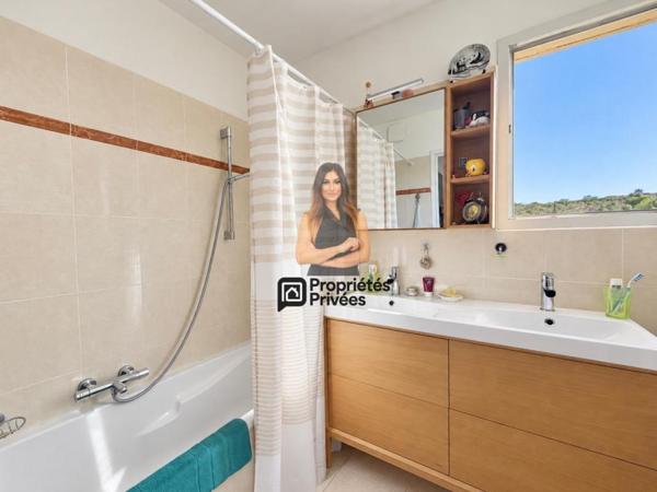 Appartement Cannes Croix des gardes 4 pièces 90 m2 2 terrasses, garage
