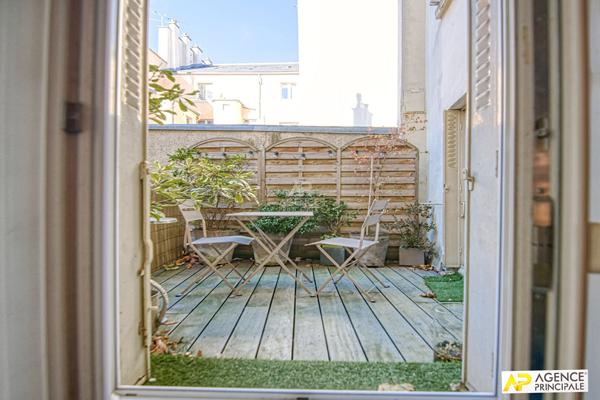 Versailles Notre-Dame Appartement 4 pièces 83.5 m² avec terrasse situé au 1er étage €700 000 ** - Référence 25950