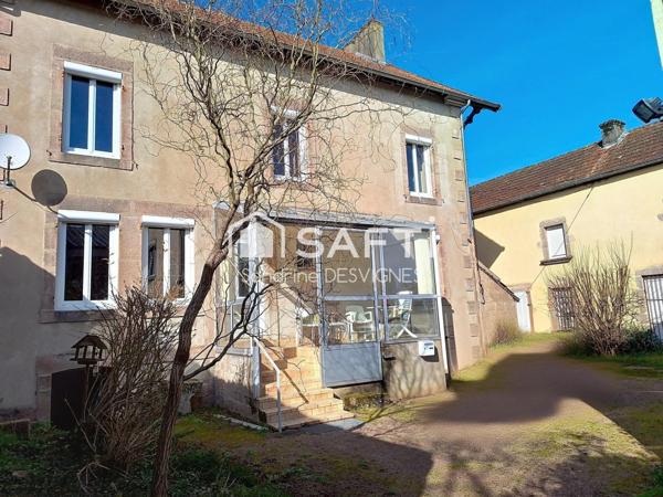 2 maisons, 215 m2 hab, garages et dépendances.