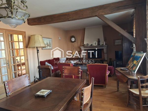 2 maisons, 215 m2 hab, garages et dépendances.