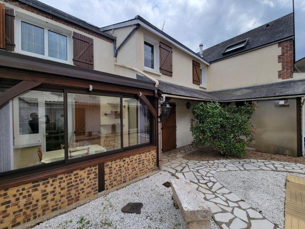 Maison de ville à vendre à Châteaudun dans l'Eure-et-Loir (28200), ref : RCS/886   
Centre-ville