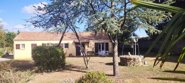 Maison  4 pièce(s) 117 m2 env proche centre ville Pornic avec dépendances