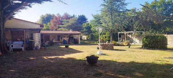 Maison  4 pièce(s) 117 m2 env proche centre ville Pornic avec dépendances