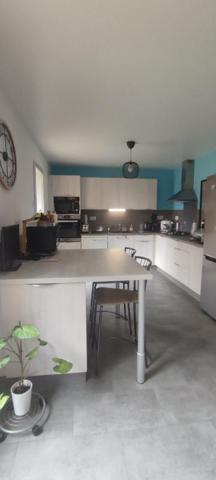 Maison  4 pièce(s) 117 m2 env proche centre ville Pornic avec dépendances