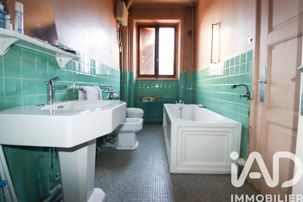 Maison à vendre 12 pièces 258 m² Neuvic